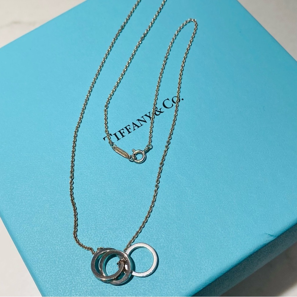 Tiffany & Co. Silver Interlocking Circles Necklace ~ Authentic - Picture 2 of 11